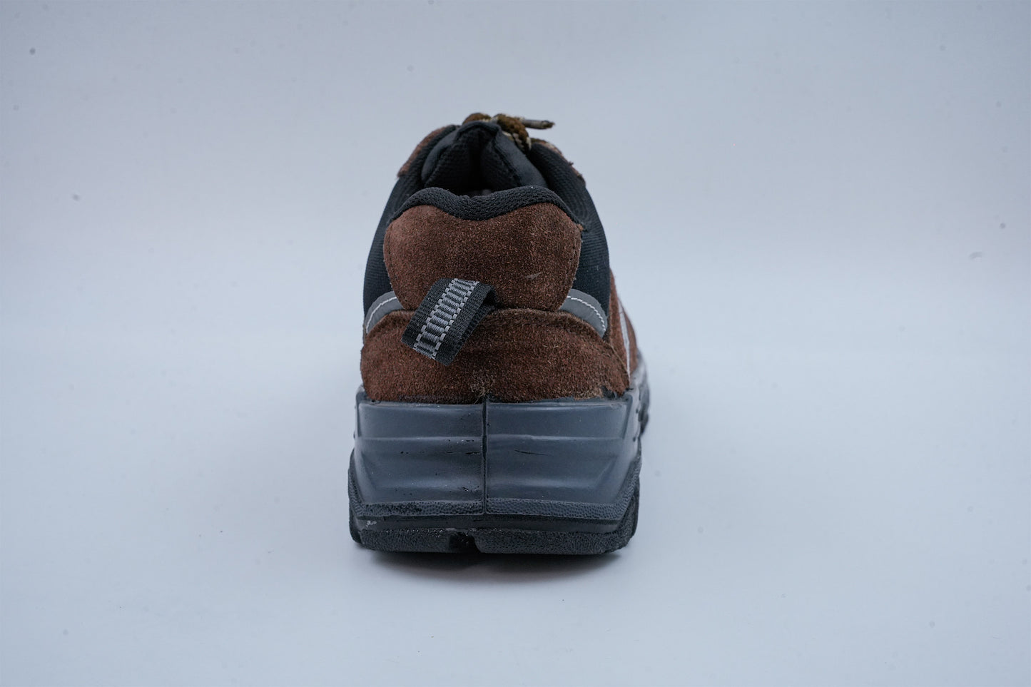 Upper – Bluish grey Suede Leather