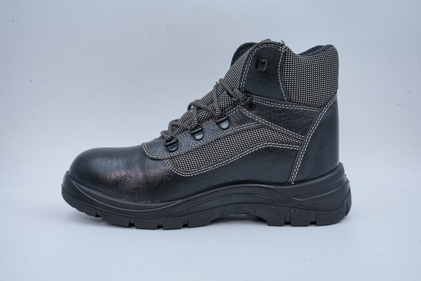 Upper – Apllo Print leather and cordura