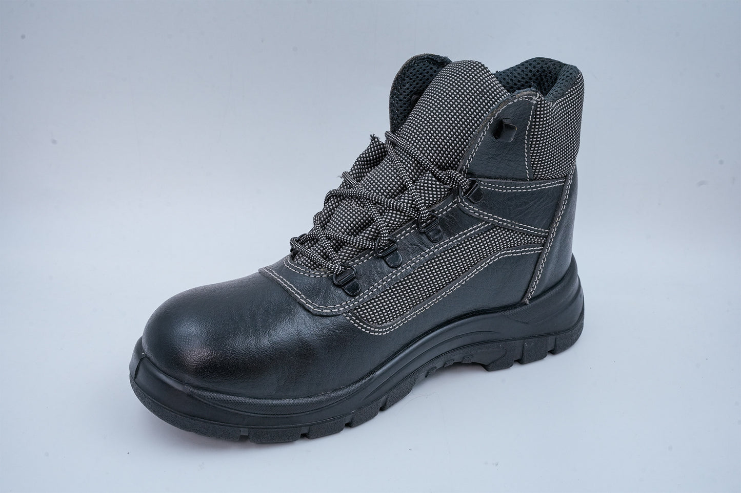 Upper – Apllo Print leather and cordura