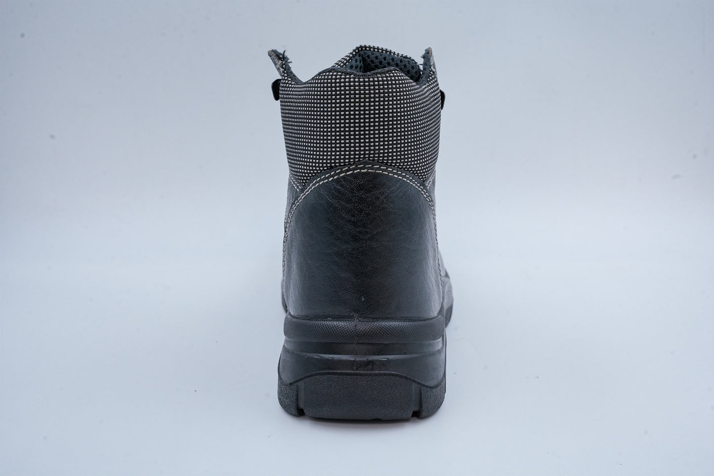 Upper – Apllo Print leather and cordura